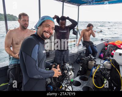 Tauchausrüstung nach einem Tauchgang in den Gewässern Costa Ricas Stockfoto