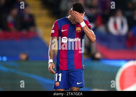 Barcelona, Spanien. November 2023. Raphael Dias Belloli Raphinha vom FC Barcelona während des Spiels der UEFA Champions League spielte Gruppe H zwischen dem FC Barcelona und dem FC Porto am 28. November 2023 im Lluis Companys Stadion in Barcelona. (Foto: Bagu Blanco/PRESSINPHOTO) Credit: PRESSINPHOTO SPORTS AGENCY/Alamy Live News Stockfoto