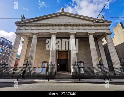 Neoklassizistische Fassade der St Mary's Pro Cathedral, römisch-katholische Kirche in der Marlborough Street, mit Veranda und Säulen, Stadtzentrum von Dublin, Irland Stockfoto