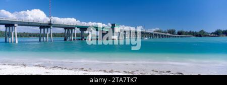 Segelboot im Meer, Coquina Beach, Anna Maria Island, Seekuh, Florida, USA Stockfoto