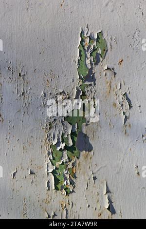 Textur, Muster, Hintergrund. Alte Farbe. Betonwand rissige Farbe, Farbe abstrakt hinter dem Beton. Mit der Zeit flockt die weiße Farbe ab Stockfoto