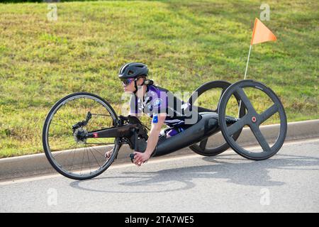 Die Paracyclistin Oksana Masters trainiert für das Zeitfahren bei den US Paracycling Open in Hunstville, Alabama Stockfoto