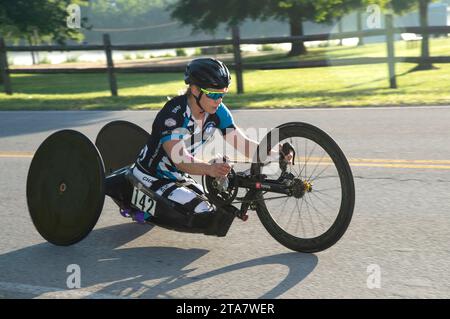 Die Paracyclistin Oksana Masters gewinnt das Zeitfahren der H5-Kategorie der Frauen bei den US-Paracycling National Championships in Oak Ridge, Tennessee. Stockfoto