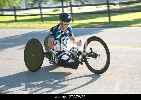 Die Paracyclistin Oksana Masters gewinnt das Zeitfahren der H5-Kategorie der Frauen bei den US-Paracycling National Championships in Oak Ridge, Tennessee. Stockfoto