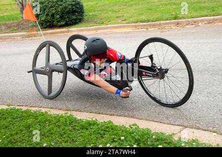 Die Paracyclistin Oksana Masters trainiert für das Zeitfahren vor den US Paracycling Open in Huntsville, Alabama Stockfoto