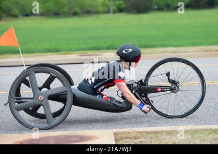 Die Paracyclistin Oksana Masters trainiert für das Zeitfahren vor den US Paracycling Open in Huntsville, Alabama Stockfoto