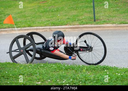 Die Paracyclistin Oksana Masters trainiert für das Zeitfahren vor den US Paracycling Open in Huntsville, Alabama Stockfoto