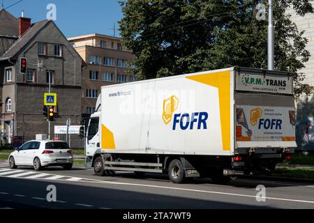 OSTRAVA, TSCHECHISCHE REPUBLIK - 25. AUGUST 2023: DAF-Lkw des Transportunternehmens Fofr in Ostrava Stockfoto
