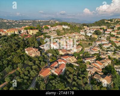 Torchiara: Hier trifft mittelalterlicher Charme auf malerische Landschaften im Herzen Kampaniens. Erkunden Sie Geschichte, Schönheit und authentische italienische Kultur. Stockfoto