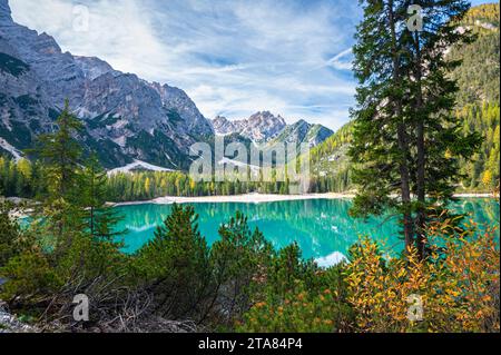 Pragser See im Herbst Stockfoto