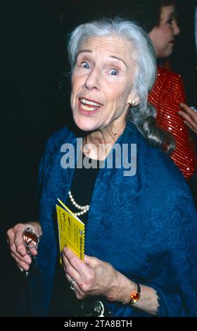 **DATEIFOTO** Frances Sternhagen ist verstorben. Frances Sternhagen nimmt am 14. März 2002 an der Eröffnungsnacht von „Sweet Score of Success“ im Martin Beck Theatre in New York Teil. Foto: Henry McGee/MediaPunch Stockfoto