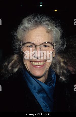 **DATEIFOTO** Frances Sternhagen ist verstorben. Frances Sternhagen bei der Eröffnung des Laughter-Theaterstücks in New York City. 1996. Foto von Henry McGee/MediaPunch Stockfoto