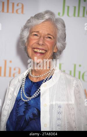 **DATEIFOTO** Frances Sternhagen ist verstorben. Frances Sternhagen bei der Julie & Julia Filmpremiere im Ziegfeld Theatre in New York City. 30. Juli 2009 Copyright: XDennisxVanxTinex Credit: Imago/Alamy Live News Stockfoto