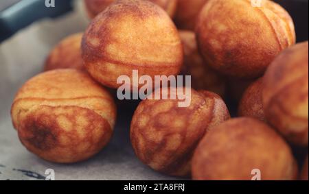 Beliebte Dansih-Pfannkuchenbällchen oder Aebleskiver Stockfoto