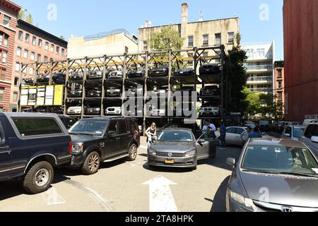 New York, USA - 24. Mai 2018: Öffentlicher Parkplatz Edison ParkFast in New York Stockfoto