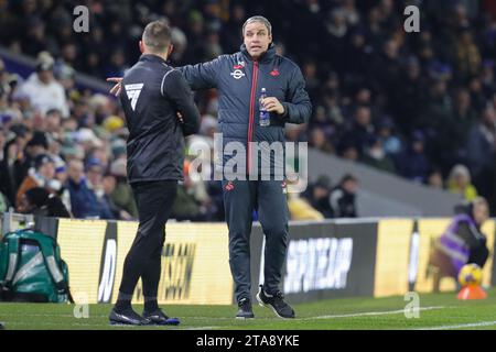 Leeds, Großbritannien. November 2023. Michael Duff, Manager von Swansea City, Gesten und Reaktionen während des Sky Bet Championship Matches Leeds United gegen Swansea City in der Elland Road, Leeds, Großbritannien, 29. November 2023 (Foto: James Heaton/News Images) in Leeds, Großbritannien am 29. November 2023. (Foto: James Heaton/News Images/SIPA USA) Credit: SIPA USA/Alamy Live News Stockfoto