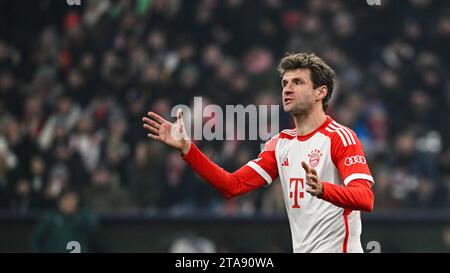 München, Deutschland. November 2023. Fußball: Champions League, Bayern München - FC Kopenhagen, Gruppenphase, Gruppe A, Spieltag 5 in der Allianz Arena, Münchner Thomas Müller reagiert. Quelle: Sven Hoppe/dpa/Alamy Live News Stockfoto