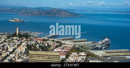 Aus der Vogelperspektive der San Francisco Bay mit der Strafinsel Alcatraz California, USA Stockfoto