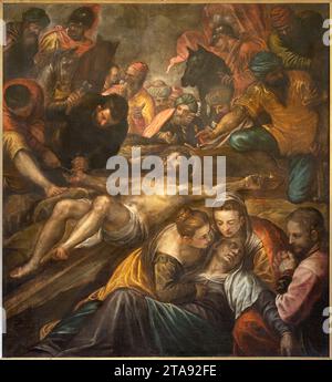 VICENZA, ITALIEN – 5. NOVEMBER 2023: Das Gemälde Jesus wird das Kreuz in der Katharina von Alessandro Maganza (1587–1589) genagelt. Stockfoto