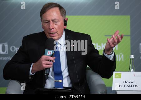 Der ehemalige CIA-Direktor und pensionierte US-General David H. Petraeus spricht auf einer Veranstaltung mit dem Titel "die Front und die Erholung" während des Kiewer Sicherheitsforums. (Foto: Oleksii Chumachenko / SOPA Images/SIPA USA) Stockfoto