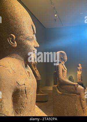 Das Metropolitan Museum of Art ist eine beliebte Touristenattraktion an der Museum Mile, New York City, USA 2023 Stockfoto