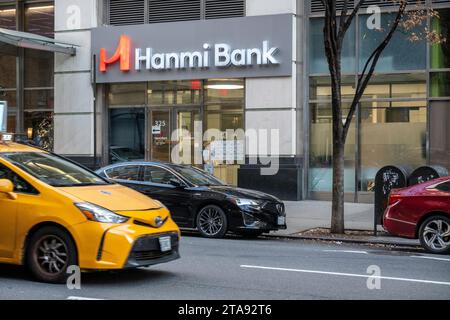Eine Niederlassung der Koreanisch-amerikanischen Hanmi Bank befindet sich in der Nähe von Koreatown in Nomad, 2023, New York City, USA Stockfoto