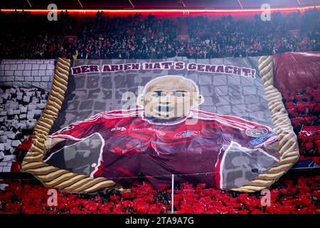 Choreo der FCB Fans/Ultras unter dem Motto Europapokal - Sieg, im Bild der Arjen Robben hat es gemacht, zur Feier des CL Titel 2013, GER, FC Bayern München (FCB) vs. FC Kopenhagen (FCK), Fussball, UEFA Champions League, 5. Spieltag, Gruppe A, Saison 2023/2024, 29.11.2023 DFB/DFL-Vorschriften verbieten jede Verwendung von Fotografien als Bildsequenzen und/oder Quasi-Video Foto: Eibner-Pressefoto/Michael Memmler Stockfoto