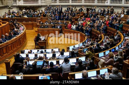 Lissabon, 11/29/2023 - Plenum der Versammlung der Republik - Abstimmung über den endgültigen Staatshaushalt 2024. Abstimmungen und genehmigtes Budget. Stockfoto