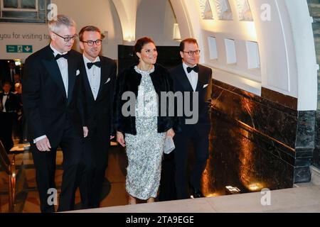 London, Storbritannien. November 2023. Schwedens Kronprinzessin Victoria und Prinz Daniel kommen im National History Museum an, um an einem Galadinner teilzunehmen, das von Business Sweden organisiert wird. London, Großbritannien, am 29. November 2023. Die Kronprinzessin und Prinz Daniel besuchen das Vereinigte Königreich vom 29. November bis 1. Dezember 2023. Foto: Christine Olsson /TT/Kod 10430 Credit: TT News Agency/Alamy Live News Stockfoto