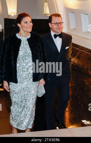 London, Storbritannien. November 2023. Schwedens Kronprinzessin Victoria und Prinz Daniel kommen im National History Museum an, um an einem Galadinner teilzunehmen, das von Business Sweden organisiert wird. London, Großbritannien, am 29. November 2023. Die Kronprinzessin und Prinz Daniel besuchen das Vereinigte Königreich vom 29. November bis 1. Dezember 2023. Foto: Christine Olsson /TT/Kod 10430 Credit: TT News Agency/Alamy Live News Stockfoto