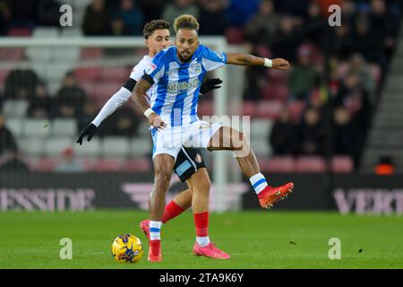 Huddersfield Town's Sorba Thomas während des Sky Bet Championship Matches zwischen Sunderland und Huddersfield Town im Stadium of Light, Sunderland am Mittwoch, den 29. November 2023. (Foto: Scott Llewellyn | MI News) Credit: MI News & Sport /Alamy Live News Stockfoto