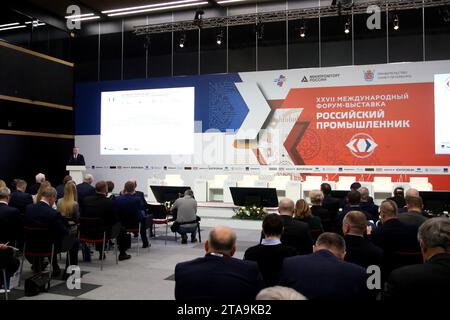 Sankt Petersburg, Russland. November 2023. Alexander Beglov, Gouverneur von St. Petersburg nimmt an der XXVII Internationalen Forum-Ausstellung russischer Industrieller Teil, die auf dem Expoforum in Sankt Petersburg stattfand. Quelle: SOPA Images Limited/Alamy Live News Stockfoto