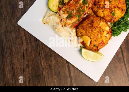 Krabbenkuchen mit Hummer Stockfoto