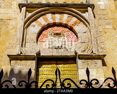 St. Michaels-Tor in der Westwand von La Mezquita, Cordoba, Andalusien, Spanien Stockfoto