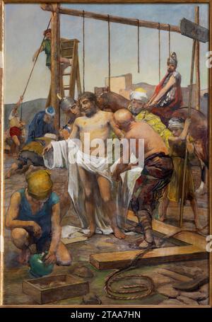 TREVISO, ITALIEN – 8. NOVEMBER 2023: Das Gemälde Jesus wird als Teil der Kreuzbahnstationen in der Kathedrale entzogen Stockfoto