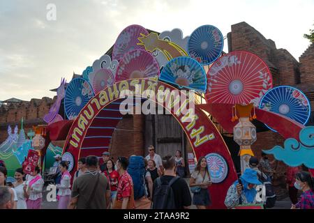 CHIANGMAI - 28. NOVEMBER 2023 : Loy Krathong oder Yee Peng Festival, das jährliche Festival, das am 28. November 2023 in Chiang-Mai, Thailand stattfindet. Stockfoto