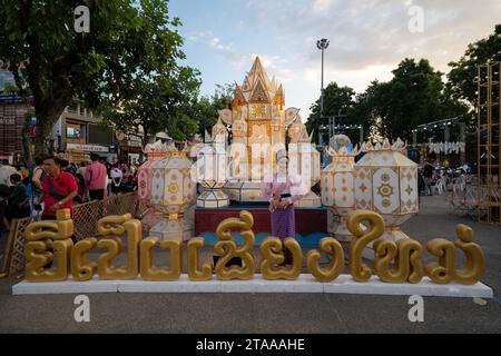 CHIANGMAI - 28. NOVEMBER 2023 : Loy Krathong oder Yee Peng Festival, das jährliche Festival, das am 28. November 2023 in Chiang-Mai, Thailand stattfindet. Stockfoto