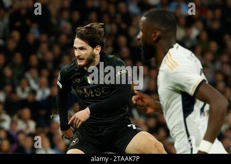 Madrid, Neapel, Spanien. November 2023. Khvicha Kvaratskhelia von Neapel während des Fußballspiels der UEFA Champions League Gruppe C zwischen Real Madrid und SSC Napoli im Estadio Santiago Bernabeu in Madrid, Spanien. 29. November 2023 (Credit Image: © Ciro de Luca/ZUMA Press Wire) NUR REDAKTIONELLE VERWENDUNG! Nicht für kommerzielle ZWECKE! Stockfoto