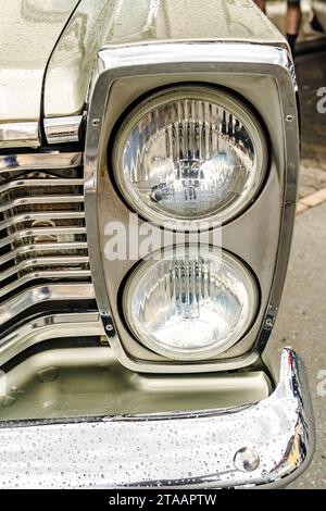 WETTENBERG, HESSEN, DEUTSCHLAND - 07 - 28 - 2023: 1965 Ford Galaxie 500 XL im Detail auf einer Autoausstellung in Krofdorf-gleiberg, bei Gießen, Hessen. Stockfoto