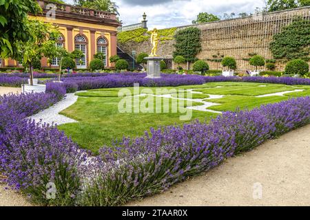 WEILBURG, DEUTSCHLAND - 28.06.2023 - öffentlicher Park vom Schloss in Weilburg hessen deutschland Stockfoto