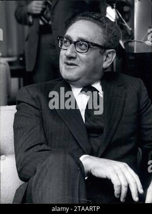 HENRY KISSINGER (* 27. Mai 1923 bis 29. November 2023 in Heinz Alfred Kissinger) war ein US-amerikanischer Diplomat, Politikwissenschaftler, geopolitischer Berater und Politiker, der unter den Präsidialverwaltungen von Richard Nixon und Gerald Ford als Staatssekretär und Berater für nationale Sicherheit diente. Für seine Verhandlungen über einen Waffenstillstand in Vietnam erhielt Kissinger 1973 unter umstrittenen Umständen den Friedensnobelpreis. DATEIFOTO AUFGENOMMEN AM: 12. Dezember 1973, Brüssel, Belgien: US-Außenminister HENRY KISSINGER. (Bild: © Keystone Press Agency/ZUMA Press Wir Stockfoto