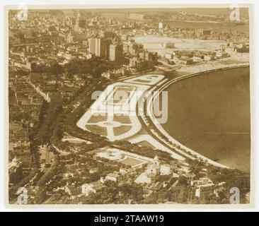 Vista aérea da Glória e do Centro; Praca Paris (ao Centro) e a Igreja de Nossa Senhora da Glória do Outeiro (na parte inferior) (002095RJ001001). Stockfoto