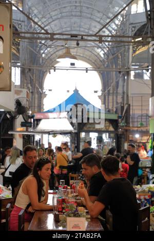 Gäste essen und trinken im San Telmo Market.Buenos Aires.Argentinien Stockfoto