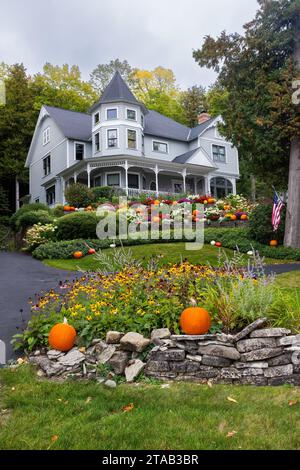 Haus mit Herbstpflanzen, Ephraim, Door County, Wisconsin Stockfoto