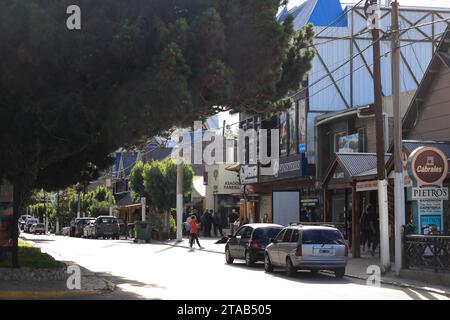 Avenida del Libertador, die Hauptstraße von El Calafate. Santa Cruz.Argentinien Stockfoto