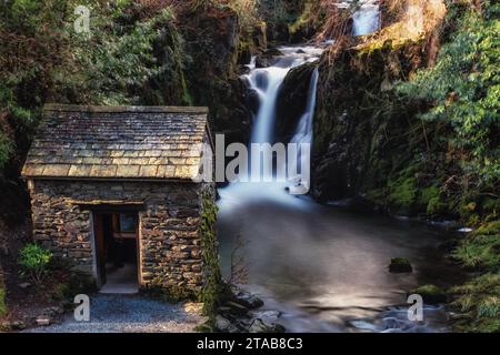 Die Grot und der Wasserfall, Rydal Hall Stockfoto