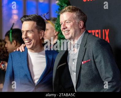 Los Angeles, Usa. November 2023. Ed Helms und Regisseur mcg nahmen am 29. November 2023 an der Premiere von Family Switch im The Grove in Los Angeles Teil. Story: Wenn eine zufällige Begegnung mit einem astrologischen Leser dazu führt, dass die Walkers zu einem Ganzkörperwechsel aufwachen, können sie sich dann vereinen, um eine Beförderung, ein College-Interview, einen Plattenvertrag und einen Fußball-Tryout zu landen? Foto: Alex Gallardo/UPI Credit: UPI/Alamy Live News Stockfoto