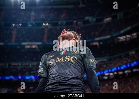 Madrid, Spanien. November 2023. Khvicha Kvaratskhelia von Neapel reagiert beim Spiel der UEFA Champions League 2023/24 zwischen Real Madrid und Neapel im Santiago Bernabeu Stadion. Endergebnis: Real Madrid 4:2 Neapel. (Foto: Alberto Gardin/SOPA Images/SIPA USA) Credit: SIPA USA/Alamy Live News Stockfoto