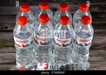 Kairo, Ägypten, 15. Oktober 2023: Baraka natürliche Trinkwasserflaschen, angereichert mit einer Balance von Mineralien für einen weichen Geschmack, löscht Durst und Stockfoto