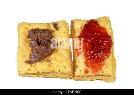 mille-feuille, Millefeuille, Napoleon, Vanillepudding und Erdbeermarmelade, ein französisches Abendessen Stockfoto